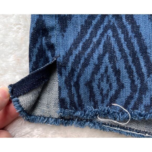 7 for All Mankind 7FAM Allover Diamond Pattern Raw Hem Cutoff Jean Shorts, 32 - Picture 6 of 14